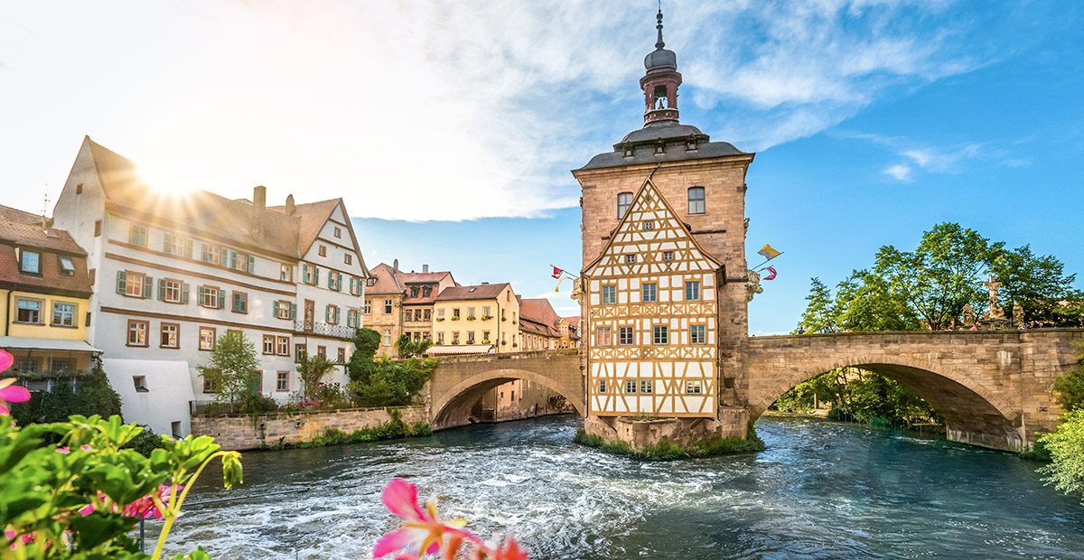 Germany, Bavaria, Bamberg, Regnitz river with old townhall